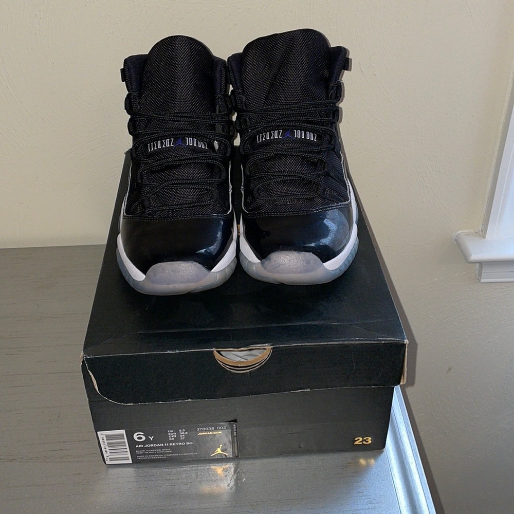 Jordan Concord 11s size 6Y